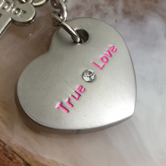 🖤Heart & Key keychain - Picture 3 of 8